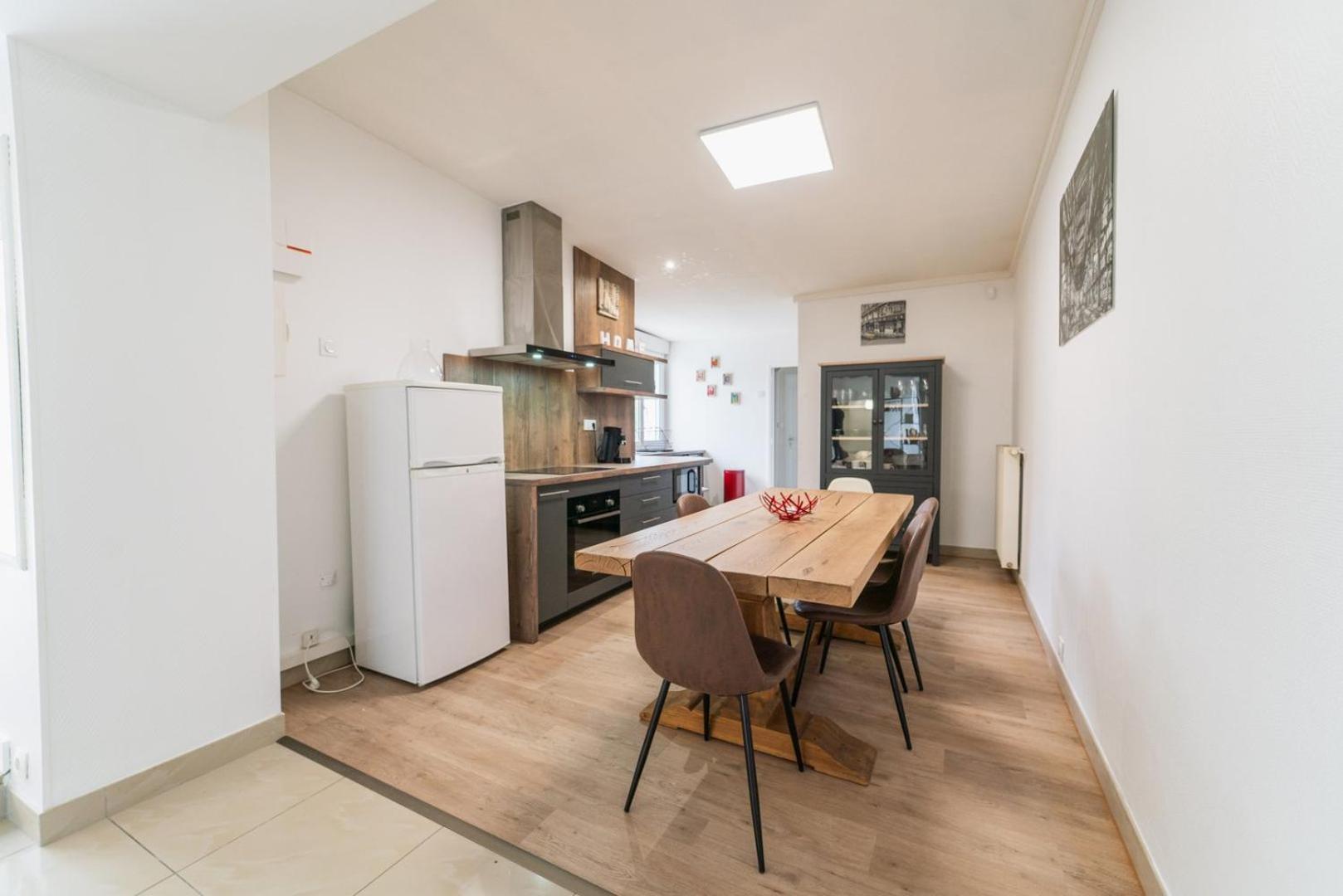 シャッスヌイユ・デュ・ポワトLe Gue Sourdeau: 150M² 5 Min From Futuroscopeアパートメント エクステリア 写真