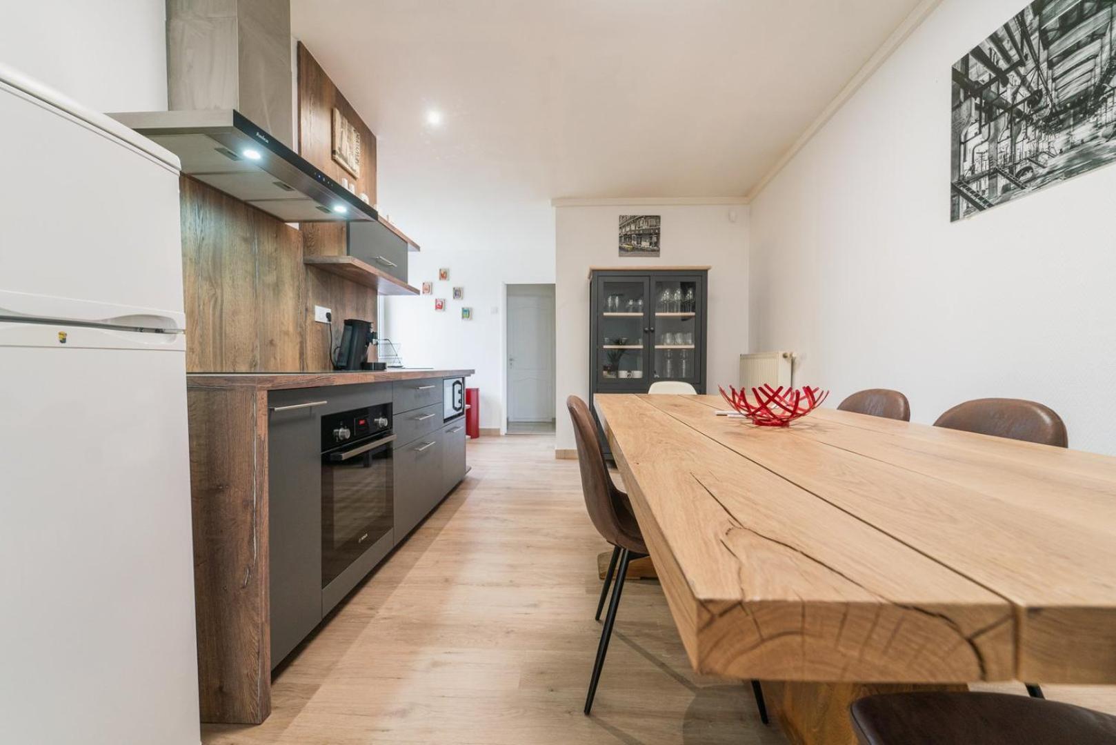 シャッスヌイユ・デュ・ポワトLe Gue Sourdeau: 150M² 5 Min From Futuroscopeアパートメント エクステリア 写真
